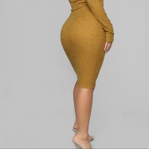 mustard tight fitted skirt